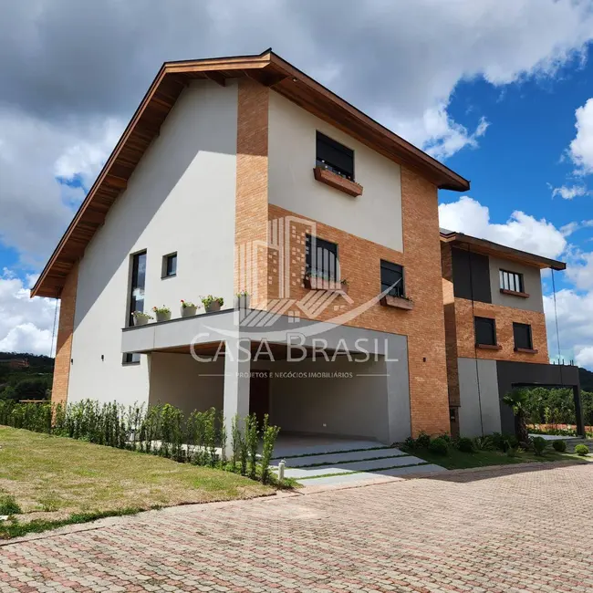 Casa com 4 quartos à venda, 350m2 em Campos Do Jordao - SP - imagem 5 Foto 5 de Casa com 4 quartos à venda, 350m2 em Campos Do Jordao - SP