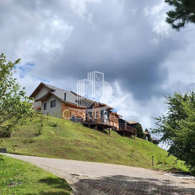 Casa com 4 quartos à venda, 350m2 em Campos Do Jordao - SP - imagem 2 Foto 2 de Casa com 4 quartos à venda, 350m2 em Campos Do Jordao - SP