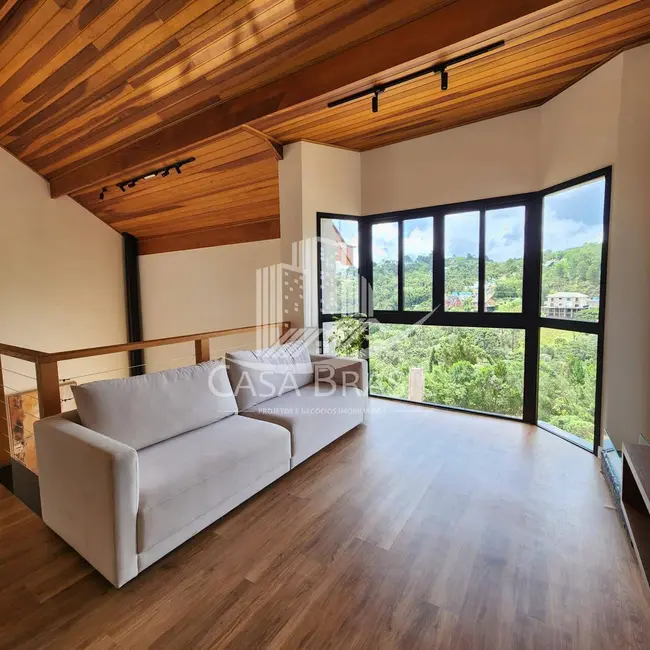 Casa com 4 quartos à venda, 350m2 em Campos Do Jordao - SP - imagem 8 Foto 8 de Casa com 4 quartos à venda, 350m2 em Campos Do Jordao - SP