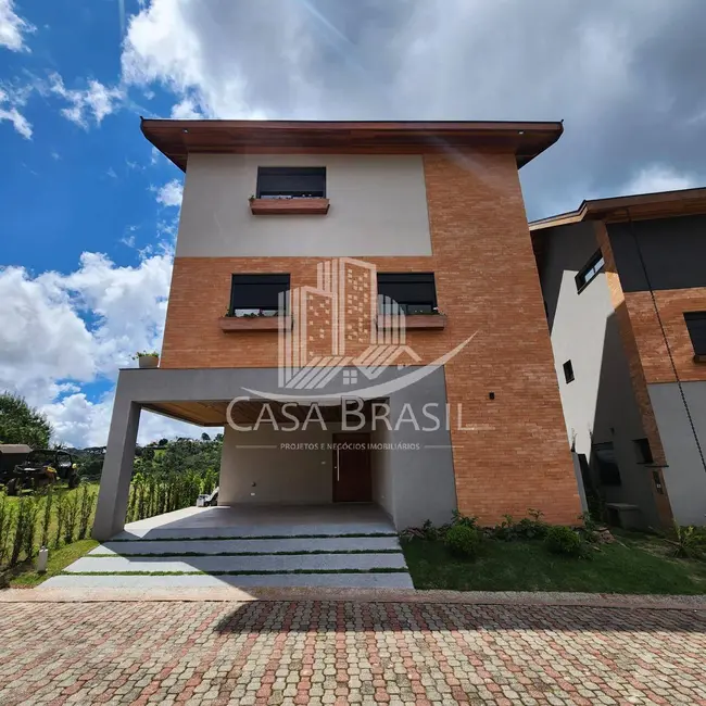Casa com 4 quartos à venda, 350m2 em Campos Do Jordao - SP - imagem 3 Foto 3 de Casa com 4 quartos à venda, 350m2 em Campos Do Jordao - SP