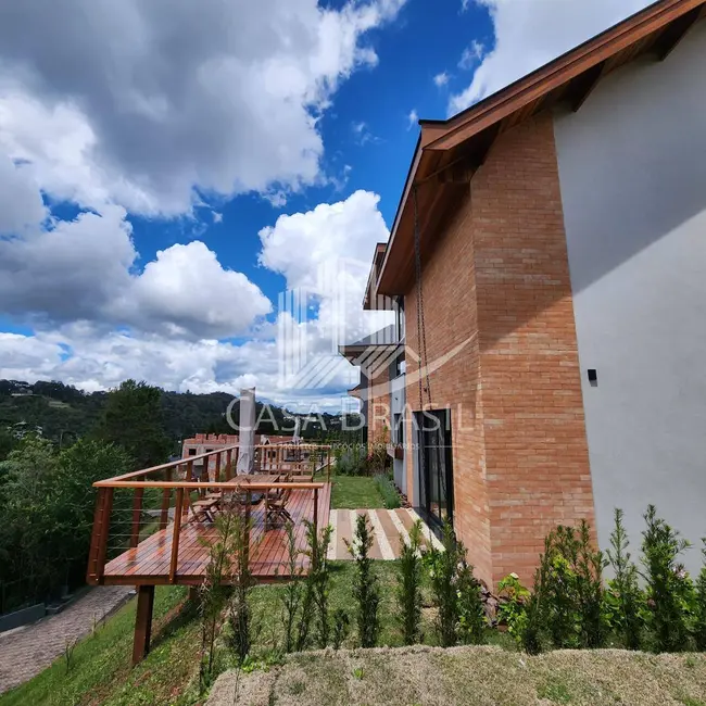 Casa com 4 quartos à venda, 350m2 em Campos Do Jordao - SP - imagem 7 Foto 7 de Casa com 4 quartos à venda, 350m2 em Campos Do Jordao - SP