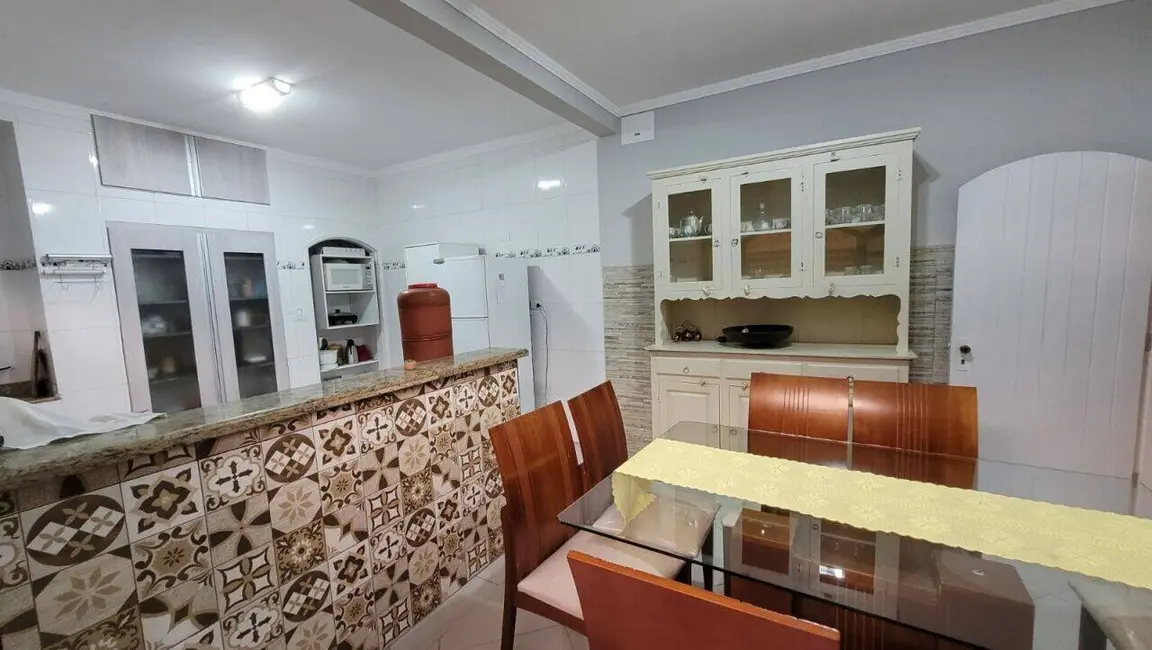 Casa com 5 quartos à venda, 178m2 em Canto do Forte, Praia Grande - SP - imagem 3 Foto 3 de Casa com 5 quartos à venda, 178m2 em Canto do Forte, Praia Grande - SP