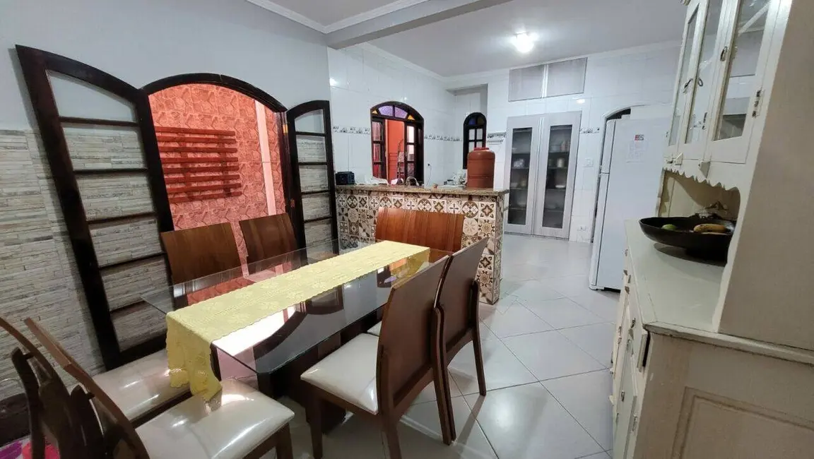 Casa com 5 quartos à venda, 178m2 em Canto do Forte, Praia Grande - SP - imagem 2 Foto 2 de Casa com 5 quartos à venda, 178m2 em Canto do Forte, Praia Grande - SP