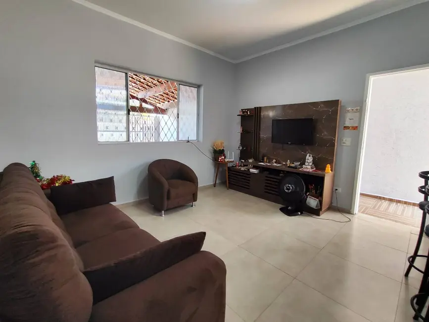 Casa com 2 quartos à venda, 71m2 em Praia Grande - SP - imagem 2 Foto 2 de Casa com 2 quartos à venda, 71m2 em Praia Grande - SP