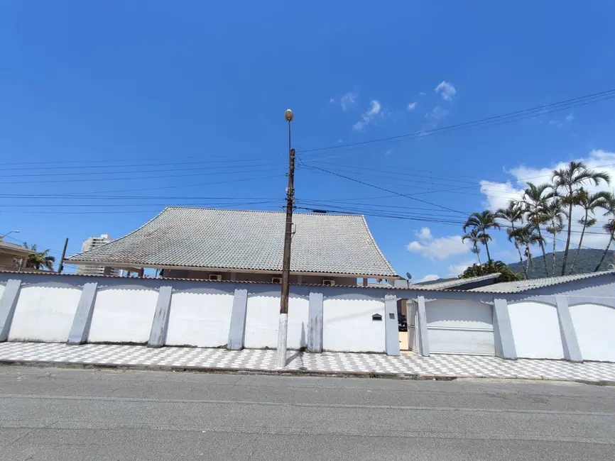 Casa com 6 quartos à venda, 430m2 em Praia Grande - SP - imagem 6 Foto 6 de Casa com 6 quartos à venda, 430m2 em Praia Grande - SP