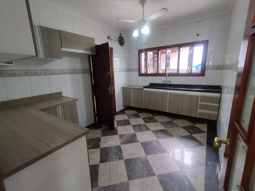 Casa com 3 quartos à venda e para alugar, 400m2 em Canto do Forte, Praia Grande - SP - imagem 8 Foto 8 de Casa com 3 quartos à venda e para alugar, 400m2 em Canto do Forte, Praia Grande - SP