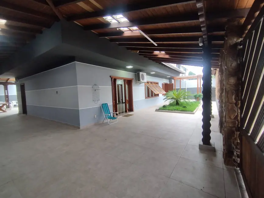 Casa com 3 quartos à venda e para alugar, 400m2 em Canto do Forte, Praia Grande - SP - imagem 1 Foto 1 de Casa com 3 quartos à venda e para alugar, 400m2 em Canto do Forte, Praia Grande - SP