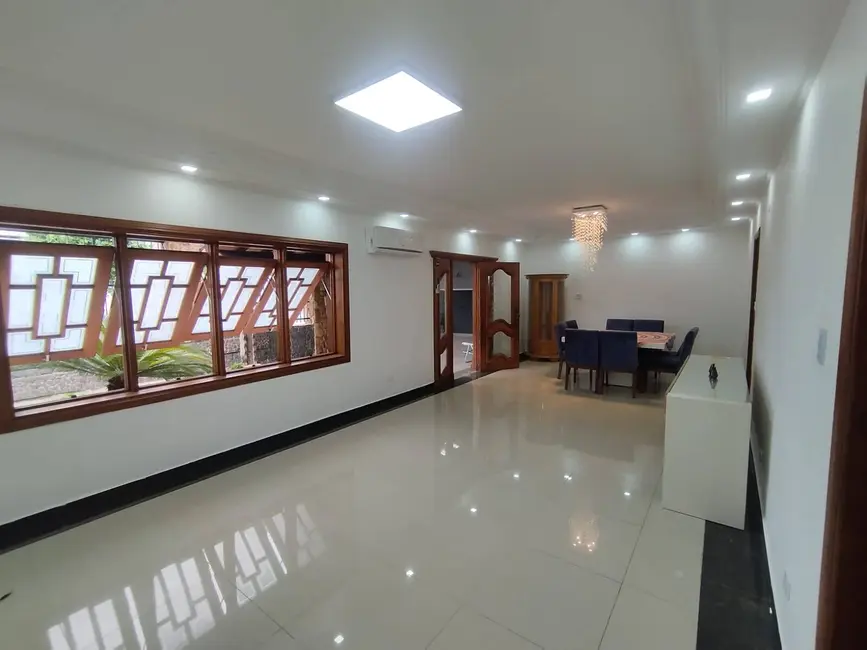 Casa com 3 quartos à venda e para alugar, 400m2 em Canto do Forte, Praia Grande - SP - imagem 4 Foto 4 de Casa com 3 quartos à venda e para alugar, 400m2 em Canto do Forte, Praia Grande - SP