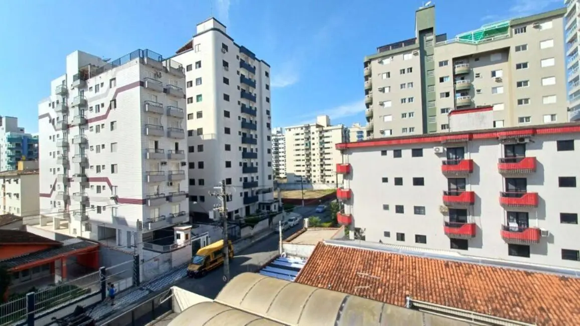 Foto 2 de Kitnet com 1 quarto à venda, 30m2 em Guilhermina, Praia Grande - SP