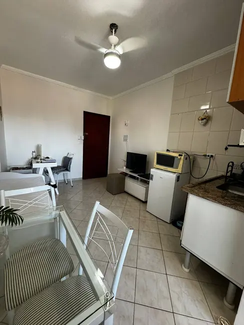 Foto 2 de Kitnet com 1 quarto à venda, 33m2 em Tupi, Praia Grande - SP