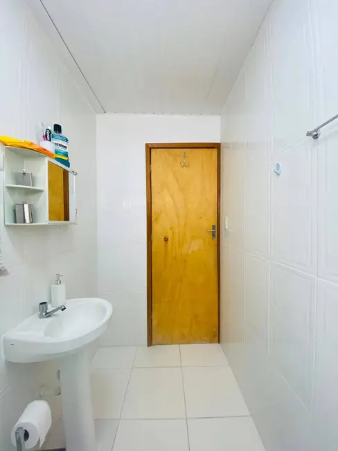 Casa com 3 quartos à venda em Guilhermina, Praia Grande - SP - imagem 5 Foto 5 de Casa com 3 quartos à venda em Guilhermina, Praia Grande - SP