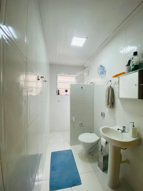 Casa com 3 quartos à venda em Guilhermina, Praia Grande - SP - imagem 2 Foto 2 de Casa com 3 quartos à venda em Guilhermina, Praia Grande - SP