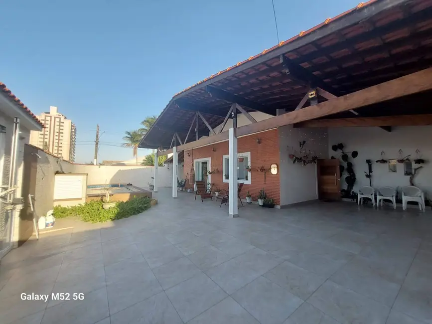 Foto 1 de Casa com 4 quartos à venda em Caiçara, Praia Grande - SP