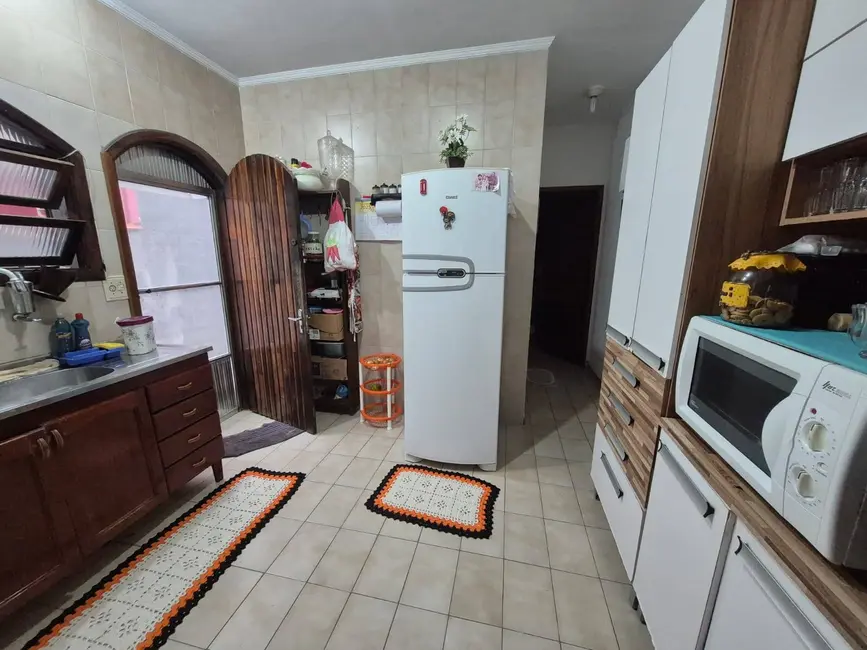 Casa com 2 quartos à venda, 152m2 em Canto do Forte, Praia Grande - SP - imagem 4 Foto 4 de Casa com 2 quartos à venda, 152m2 em Canto do Forte, Praia Grande - SP