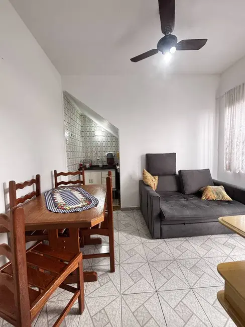 Foto 2 de Kitnet com 1 quarto à venda, 38m2 em Guilhermina, Praia Grande - SP
