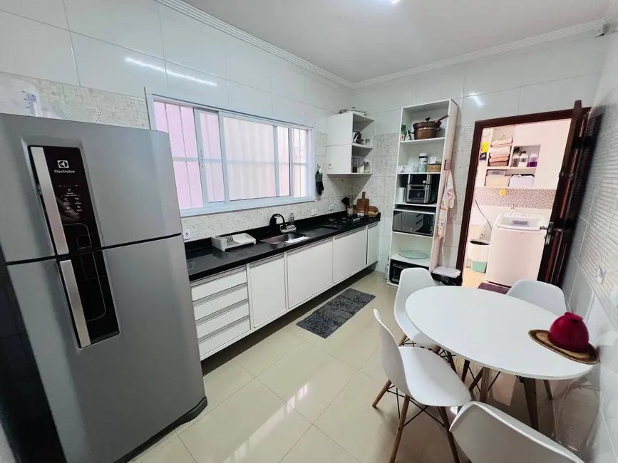 Foto 6 de Casa à venda e para alugar em Guilhermina, Praia Grande - SP