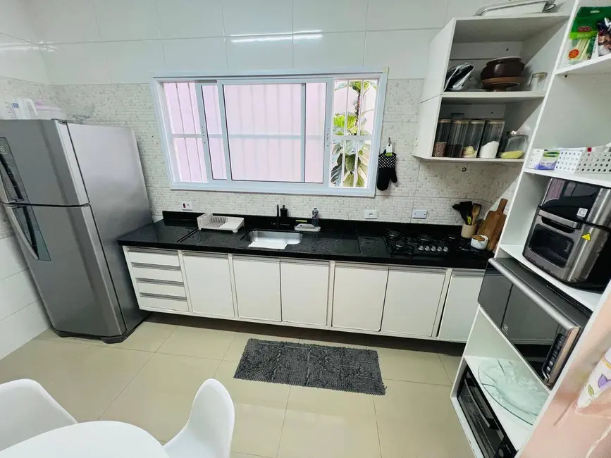 Foto 8 de Casa à venda e para alugar em Guilhermina, Praia Grande - SP