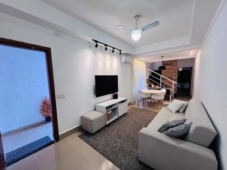 Foto 2 de Casa à venda e para alugar em Guilhermina, Praia Grande - SP