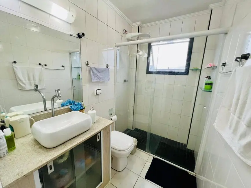 Foto 10 de Apartamento à venda em Guilhermina, Praia Grande - SP