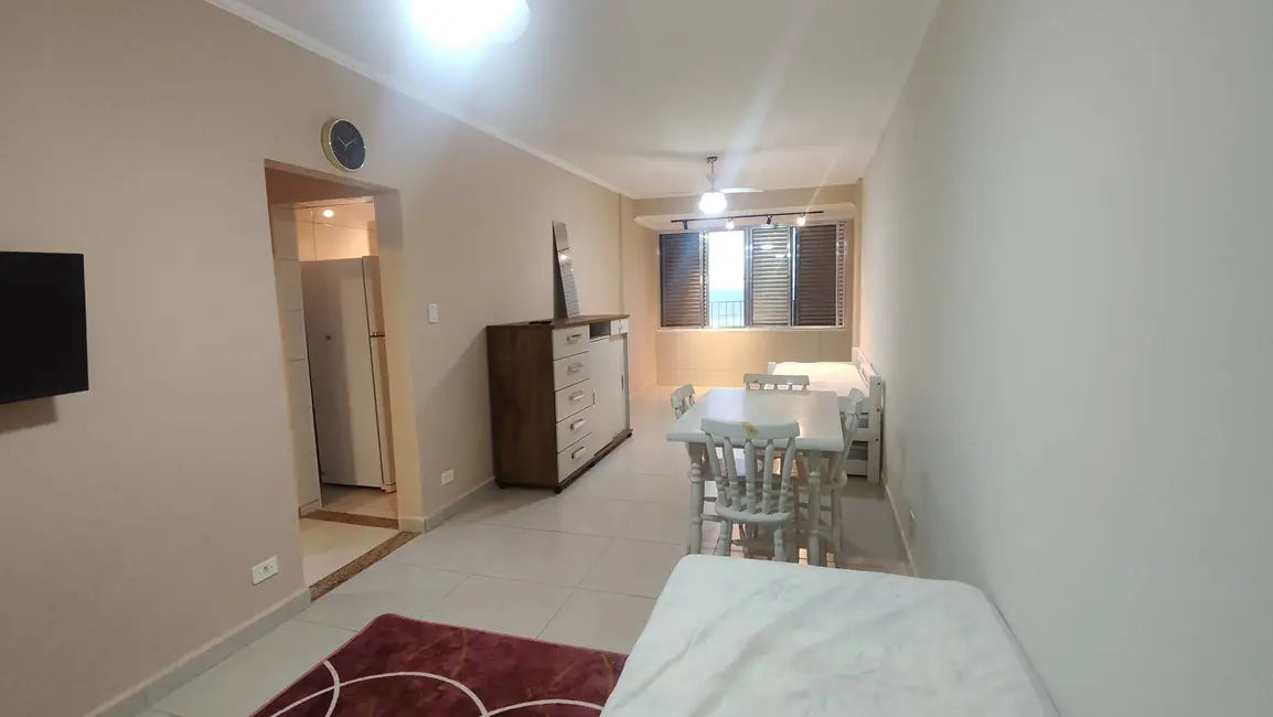 Foto 2 de Kitnet com 1 quarto à venda, 35m2 em Guilhermina, Praia Grande - SP