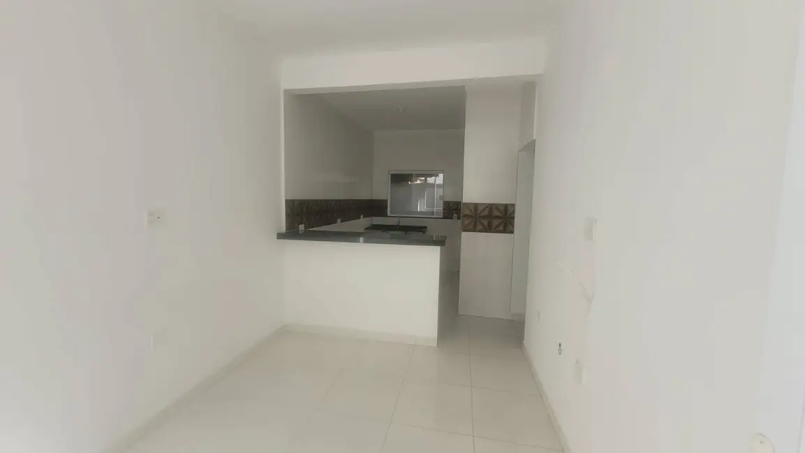 Foto 2 de Casa de Condomínio com 2 quartos para alugar, 48m2 em Maracanã, Praia Grande - SP
