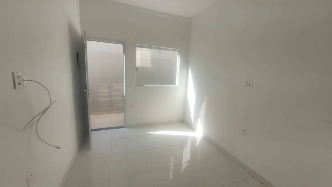 Foto 3 de Casa de Condomínio com 2 quartos para alugar, 48m2 em Maracanã, Praia Grande - SP