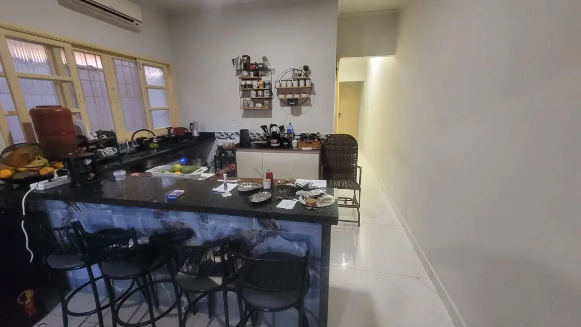 Casa com 3 quartos à venda, 144m2 em Maracanã, Praia Grande - SP - imagem 4 Foto 4 de Casa com 3 quartos à venda, 144m2 em Maracanã, Praia Grande - SP