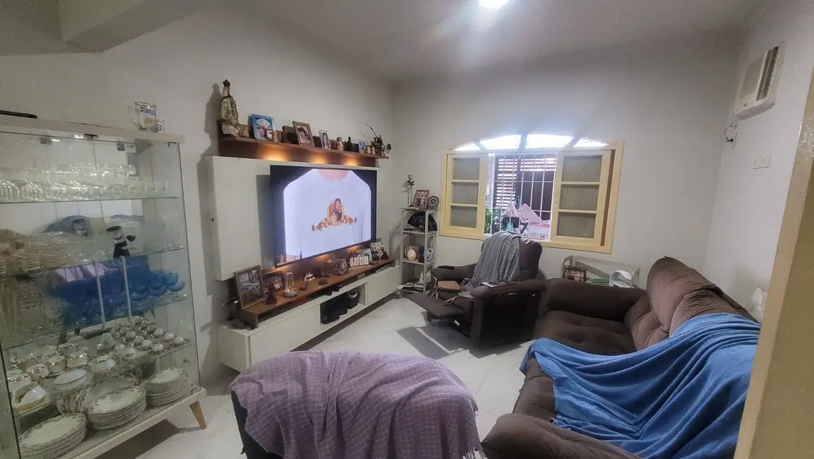 Casa com 3 quartos à venda, 144m2 em Maracanã, Praia Grande - SP - imagem 2 Foto 2 de Casa com 3 quartos à venda, 144m2 em Maracanã, Praia Grande - SP