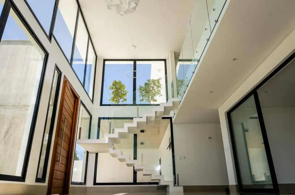 Foto 1 de Casa de Condomínio com 4 quartos à venda e para alugar em Porto Seguro - BA