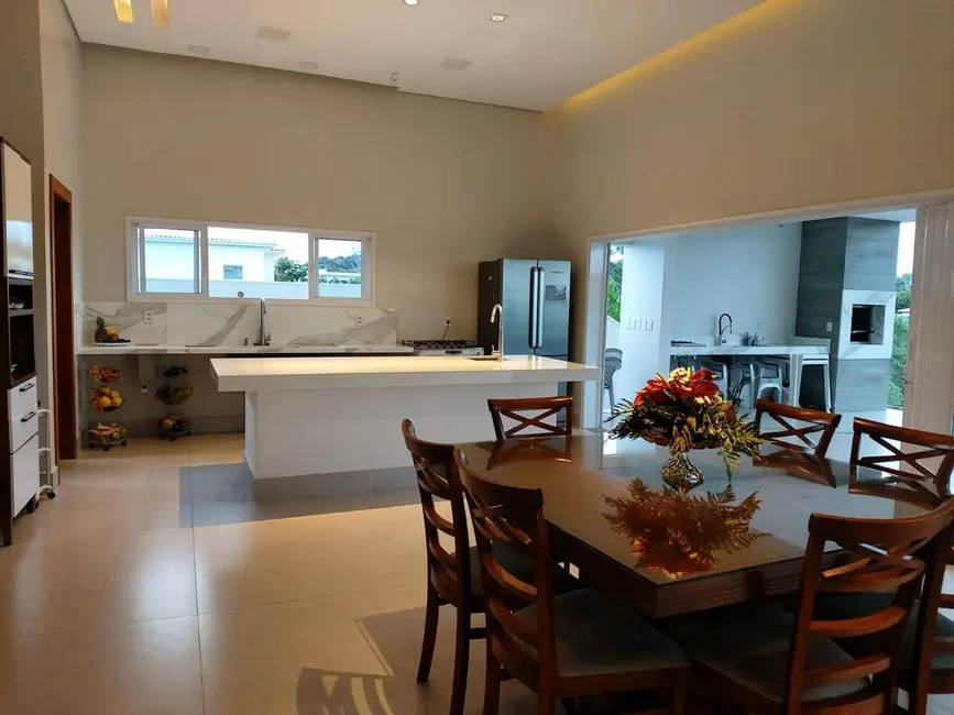 Casa com 3 quartos para alugar em Porto Seguro - BA - imagem 4 Foto 4 de Casa com 3 quartos para alugar em Porto Seguro - BA