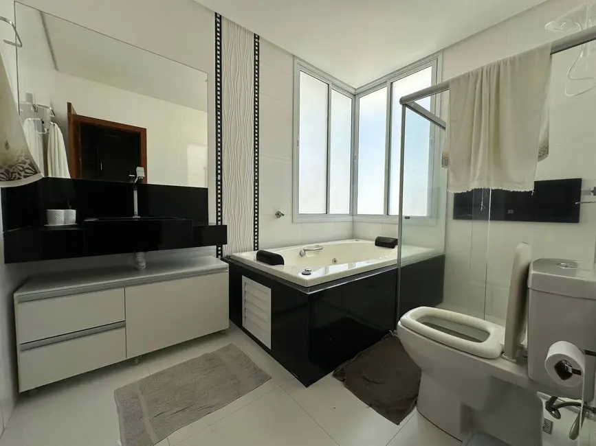 Casa com 5 quartos para alugar em Porto Seguro - BA - imagem 3 Foto 3 de Casa com 5 quartos para alugar em Porto Seguro - BA