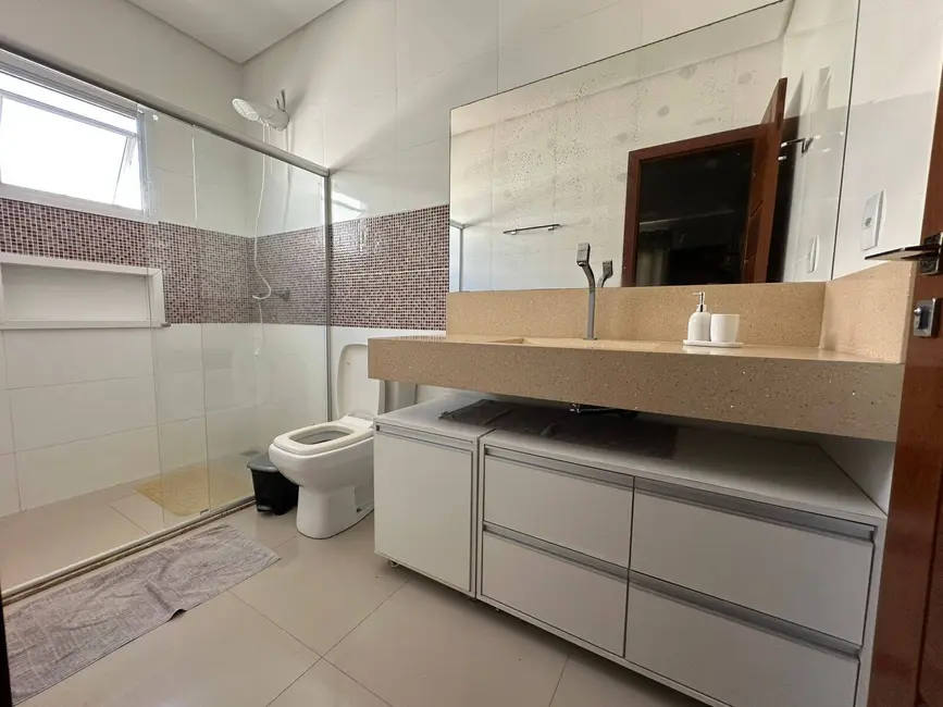 Casa com 5 quartos para alugar em Porto Seguro - BA - imagem 6 Foto 6 de Casa com 5 quartos para alugar em Porto Seguro - BA