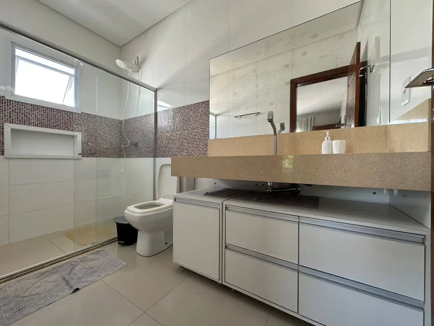 Casa com 5 quartos para alugar em Porto Seguro - BA - imagem 8 Foto 8 de Casa com 5 quartos para alugar em Porto Seguro - BA