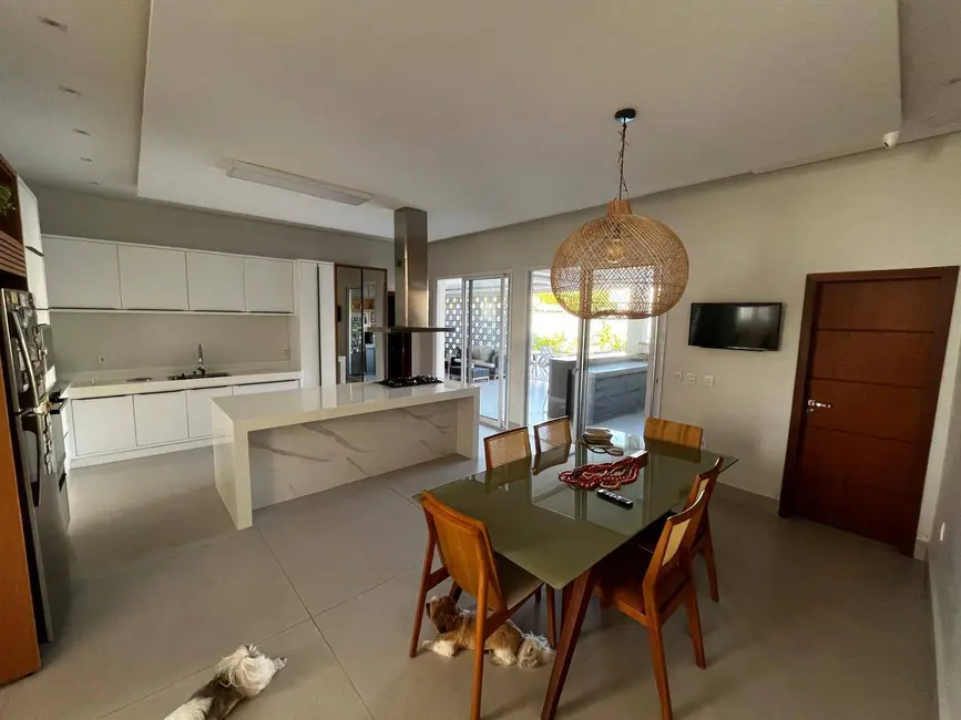 Foto 2 de Casa de Condomínio com 3 quartos à venda em Porto Seguro - BA