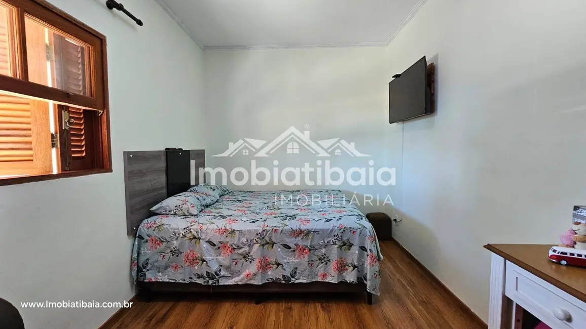 Chácara com 3 quartos à venda, 1400m2 em Centro, Jarinu - SP - imagem 9 Foto 9 de Chácara com 3 quartos à venda, 1400m2 em Centro, Jarinu - SP