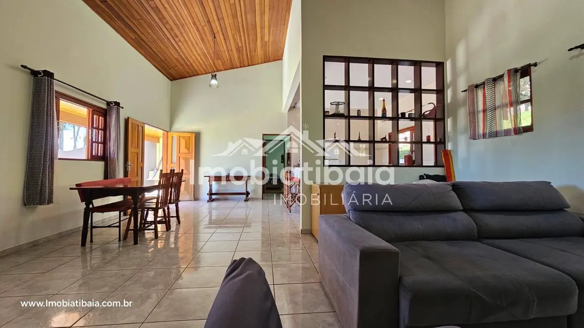 Chácara com 3 quartos à venda, 1400m2 em Centro, Jarinu - SP - imagem 3 Foto 3 de Chácara com 3 quartos à venda, 1400m2 em Centro, Jarinu - SP
