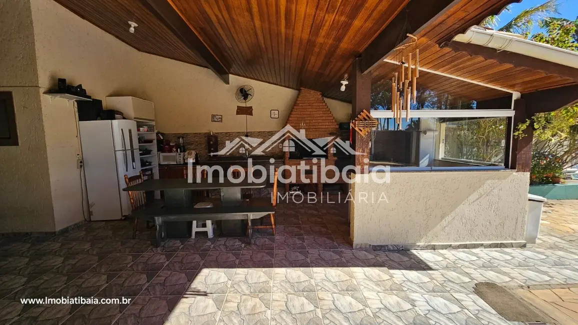 Chácara com 3 quartos à venda, 1400m2 em Centro, Jarinu - SP - imagem 7 Foto 7 de Chácara com 3 quartos à venda, 1400m2 em Centro, Jarinu - SP
