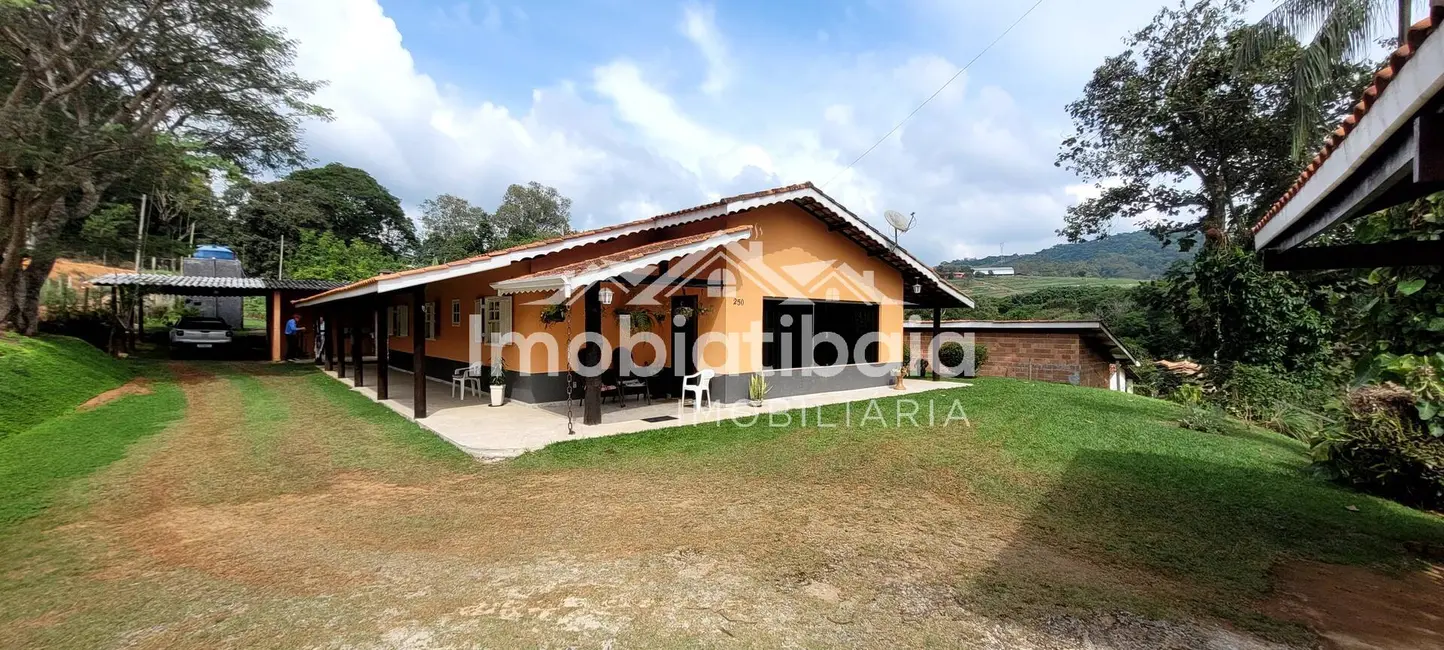 Chácara com 3 quartos à venda, 1600m2 em Piracaia - SP - imagem 1 Foto 1 de Chácara com 3 quartos à venda, 1600m2 em Piracaia - SP