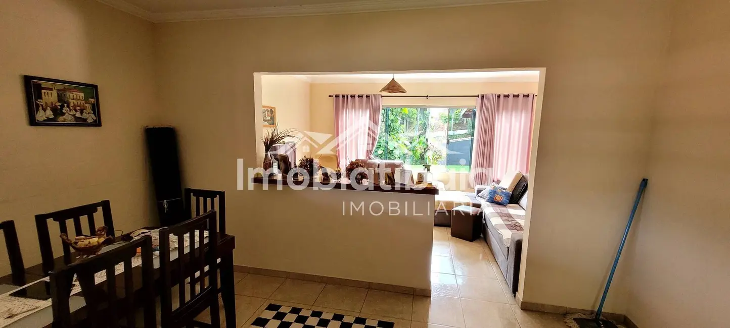 Chácara com 3 quartos à venda, 1600m2 em Piracaia - SP - imagem 9 Foto 9 de Chácara com 3 quartos à venda, 1600m2 em Piracaia - SP