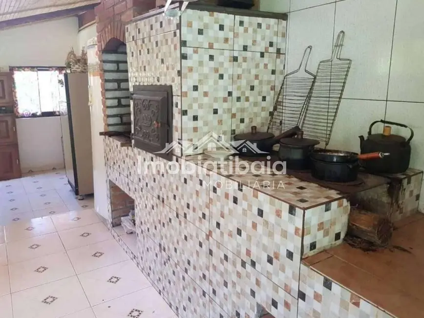 Chácara com 2 quartos à venda, 1600m2 em Centro, Piracaia - SP - imagem 9 Foto 9 de Chácara com 2 quartos à venda, 1600m2 em Centro, Piracaia - SP