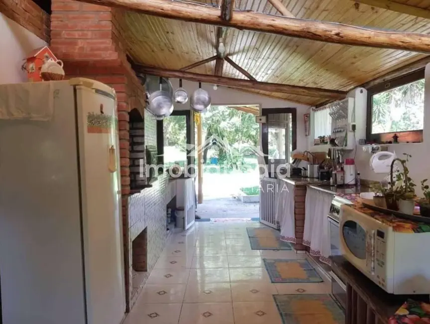 Chácara com 2 quartos à venda, 1600m2 em Centro, Piracaia - SP - imagem 6 Foto 6 de Chácara com 2 quartos à venda, 1600m2 em Centro, Piracaia - SP