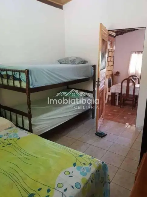 Chácara com 2 quartos à venda, 1600m2 em Centro, Piracaia - SP - imagem 4 Foto 4 de Chácara com 2 quartos à venda, 1600m2 em Centro, Piracaia - SP