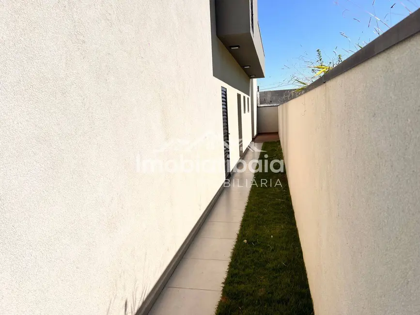 Foto 2 de Casa de Condomínio com 4 quartos à venda, 300m2 em Bom Jesus Dos Perdoes - SP