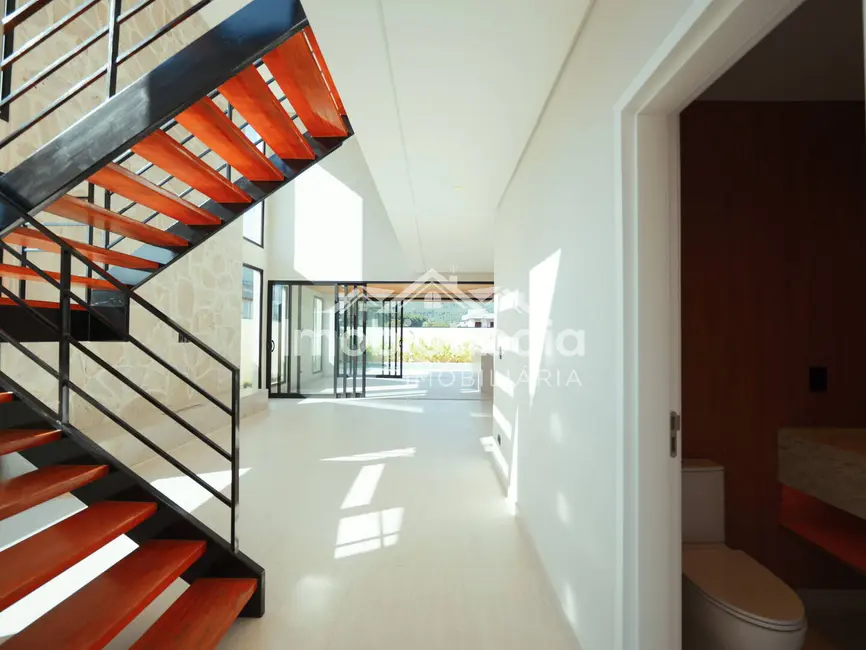 Foto 3 de Casa com 4 quartos à venda, 360m2 em San Fernando Valley, Atibaia - SP