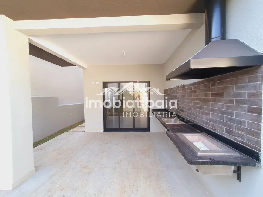 Foto 3 de Casa com 3 quartos à venda, 200m2 em Jardim do Lago, Atibaia - SP