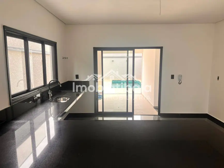 Foto 6 de Casa com 3 quartos à venda e para alugar, 210m2 em Vila Petrópolis, Atibaia - SP