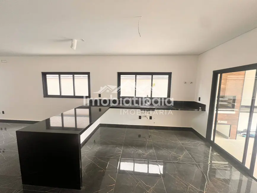 Foto 4 de Casa com 3 quartos à venda e para alugar, 210m2 em Vila Petrópolis, Atibaia - SP