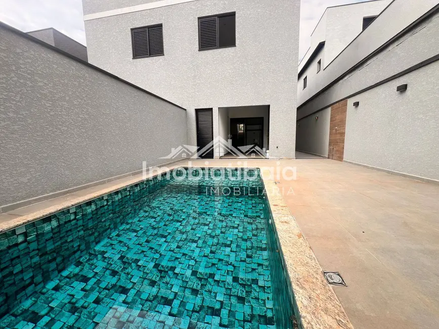 Foto 1 de Casa com 3 quartos à venda e para alugar, 210m2 em Vila Petrópolis, Atibaia - SP