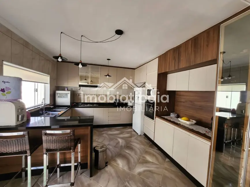 Chácara com 4 quartos à venda, 1521m2 em Tanque, Atibaia - SP - imagem 3 Foto 3 de Chácara com 4 quartos à venda, 1521m2 em Tanque, Atibaia - SP