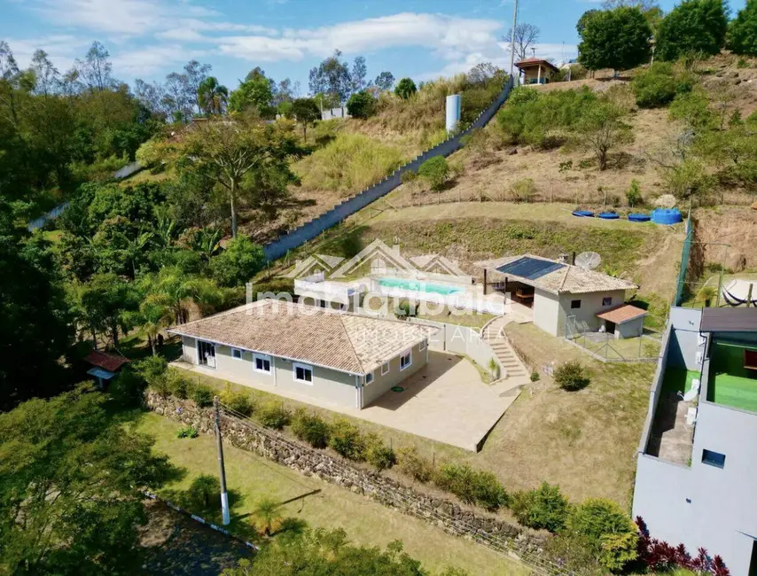 Chácara com 4 quartos à venda, 1521m2 em Tanque, Atibaia - SP - imagem 1 Foto 1 de Chácara com 4 quartos à venda, 1521m2 em Tanque, Atibaia - SP